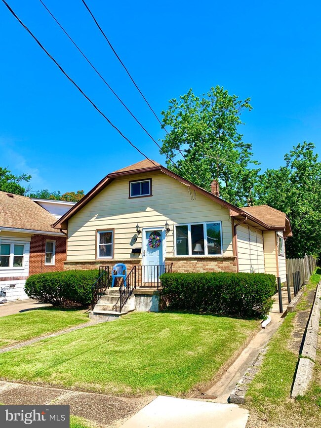 9 W 7th Ave, Runnemede, NJ 08078 - photo 2