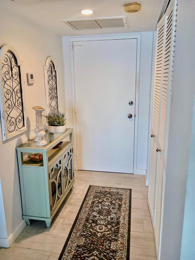 Jockey Club unit 16C, Miami, FL 33181 - photo 2