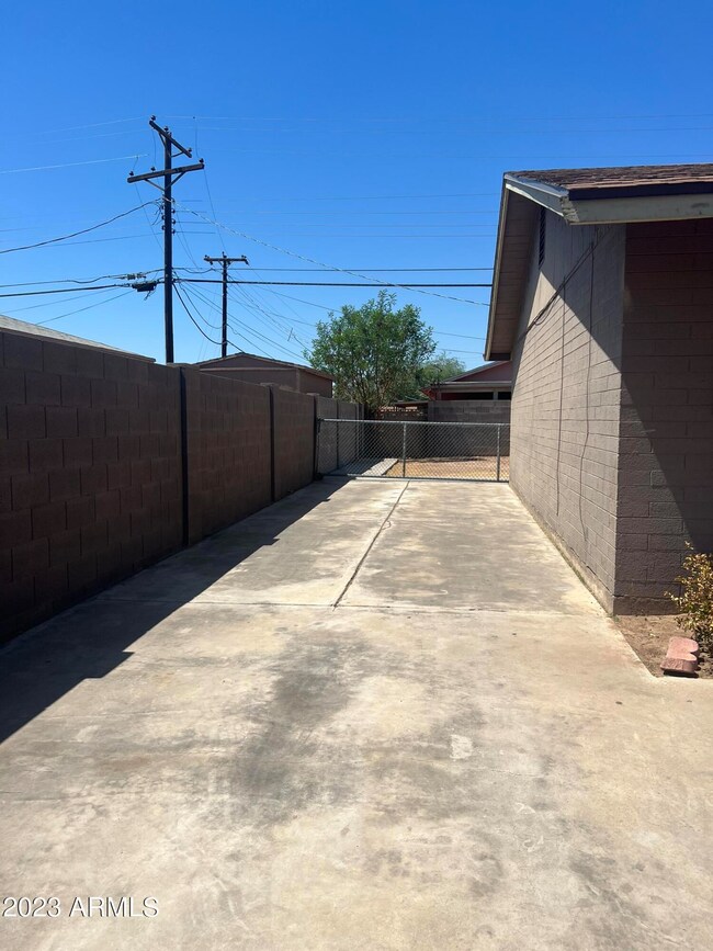 3036 N 43rd Ave, Phoenix, AZ 85031 - photo 2