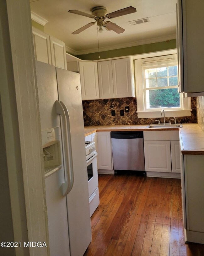 Lamont kitchen 2