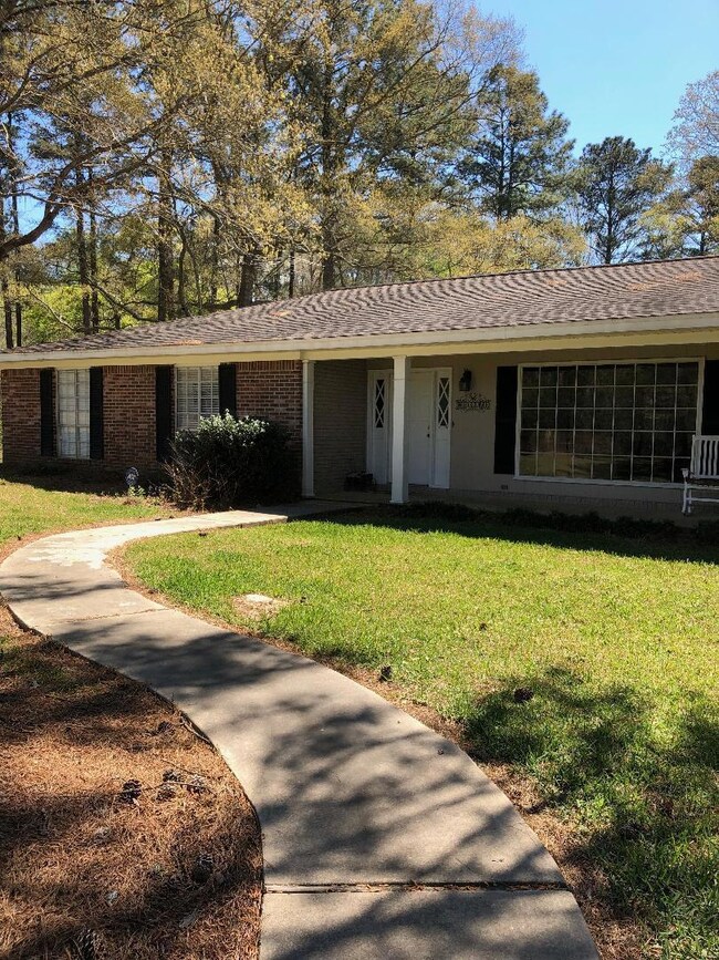 Front Porch 334 Hunnicut Rd