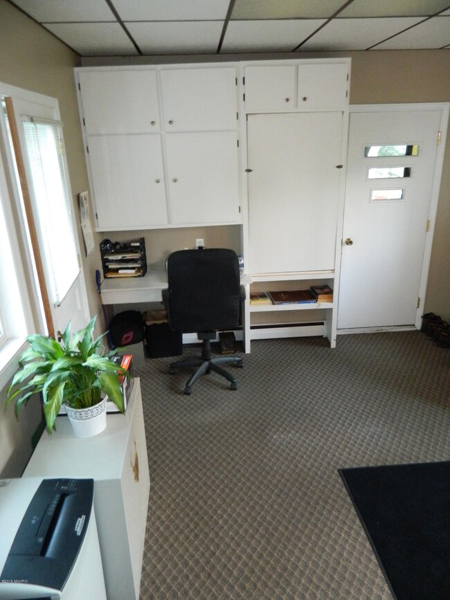 Breezeway w/ workstation