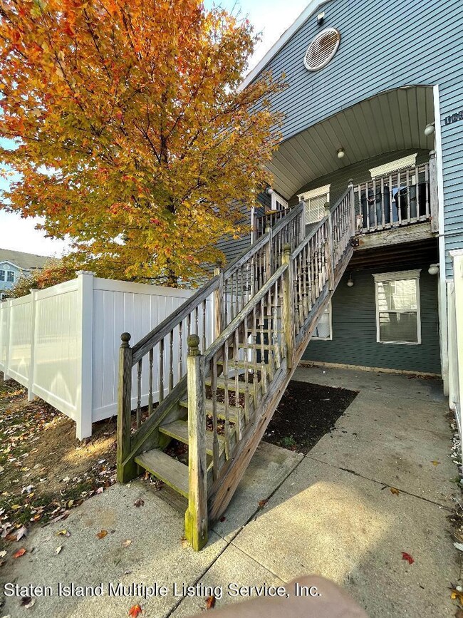 163 Pond Way unit A, Staten Island, NY 10303 - photo 3
