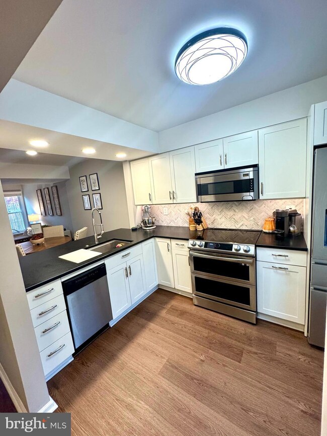 2568 B S Arlington Mill Dr unit B, Arlington, VA 22206 - photo 3