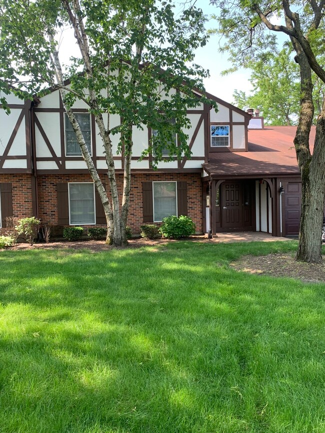 36 Exeter Ct unit 102D, Naperville, IL 60565 - photo 2