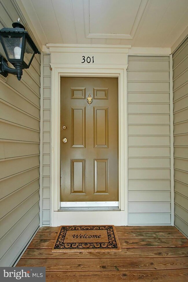 9259 Cardinal Forest Ln unit 301, Lorton, VA 22079 - photo 4