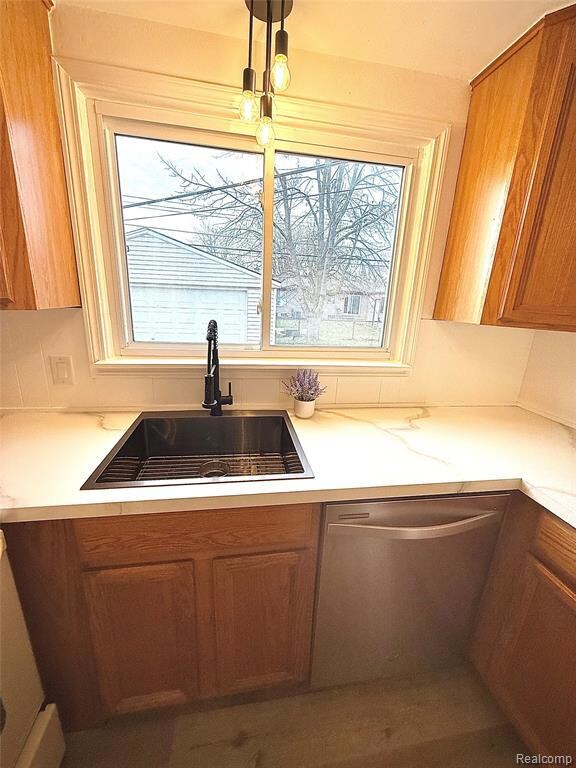 29581 Rosemont St, Roseville, MI 48066 - photo 6