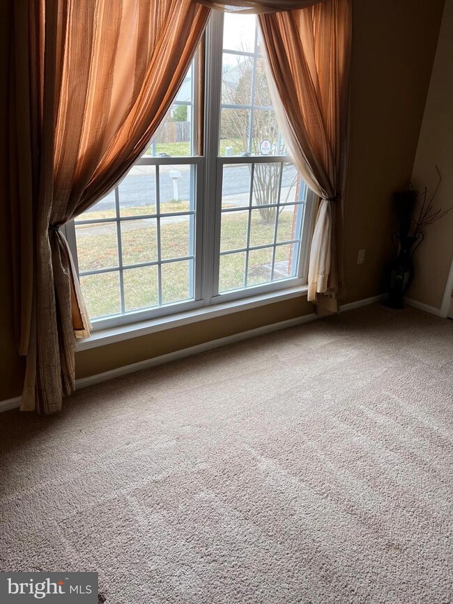 10107 Madronawood Dr, Laurel, MD 20708 - photo 5