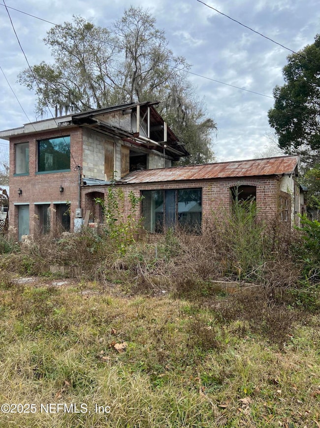 746 N WALNUT (2)