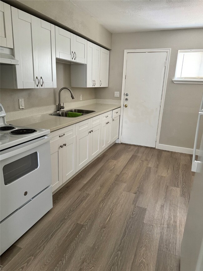 7812 Glass St, Houston, TX 77016 - photo 2