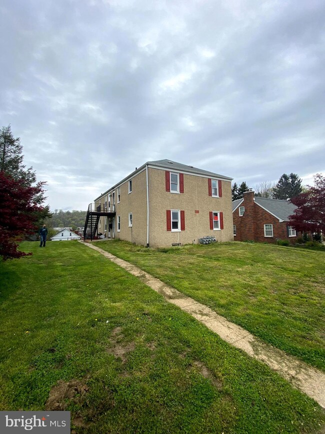 1223 Olive St, Coatesville, PA 19320 - photo 4