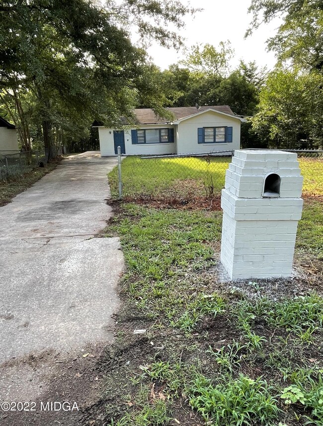 1101 Sparkle Ave, MacOn, GA 31217 - photo 2