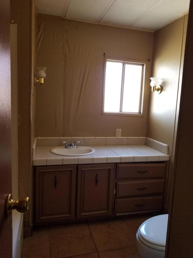 1601 Poso Dr unit 68, Wasco, CA 93280 - photo 7