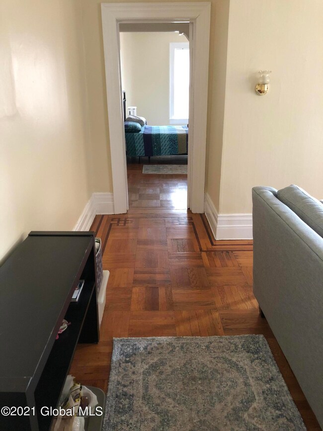 129 S Lake Ave, Albany, NY 12208 - photo 5