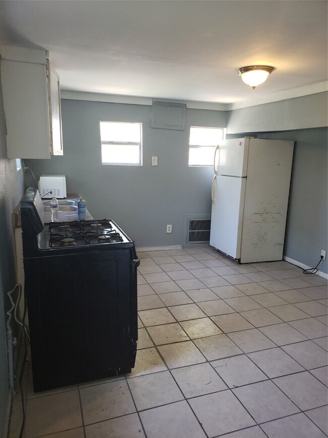 2420 Hollis St unit B, Houston, TX 77093 - photo 2