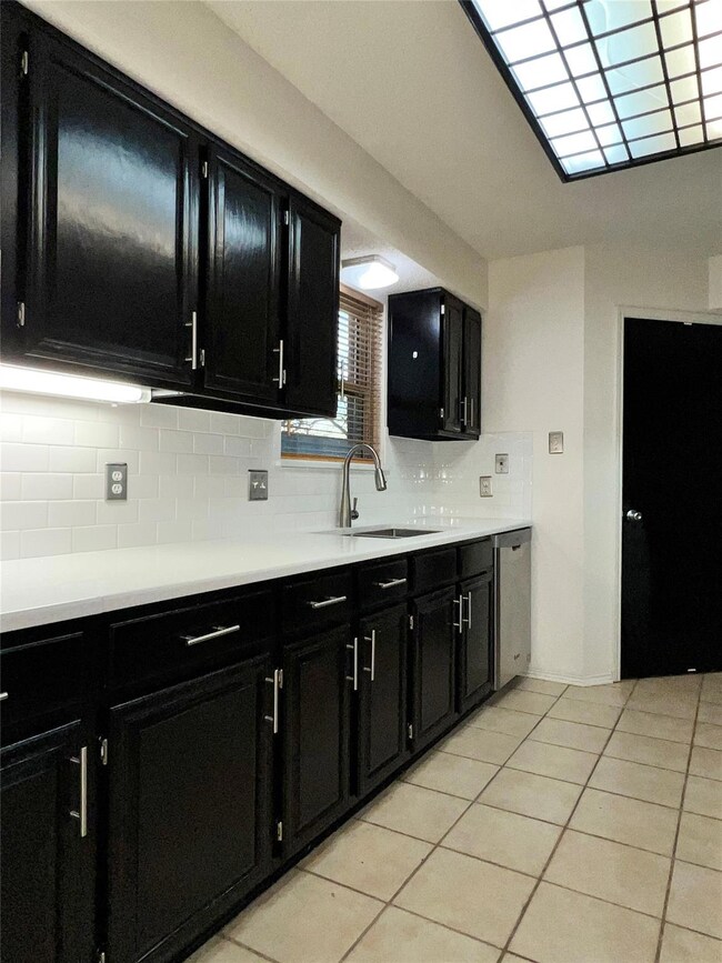 21 Rockwood Cir, Bedford, TX 76021 - photo 5