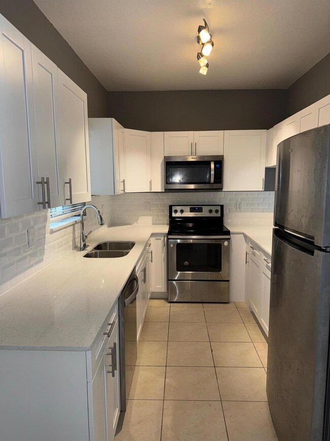 1133 Colonial Palms Way unit 1133, West Palm Beach, FL 33406 - photo 2