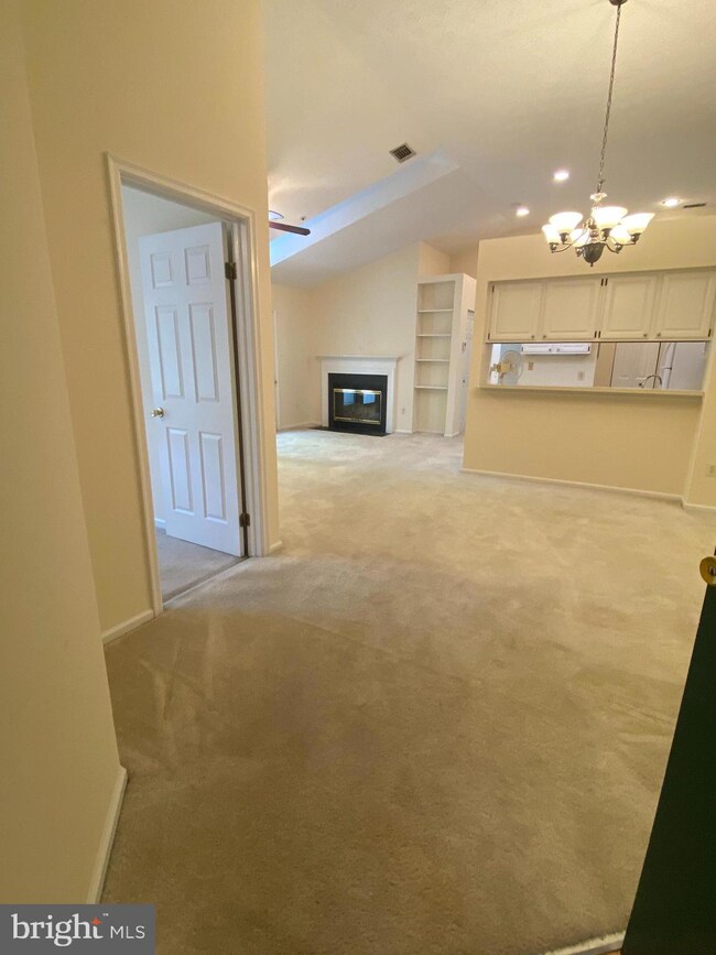 12205 Eagles Nest Ct unit L, Germantown, MD 20874 - photo 3