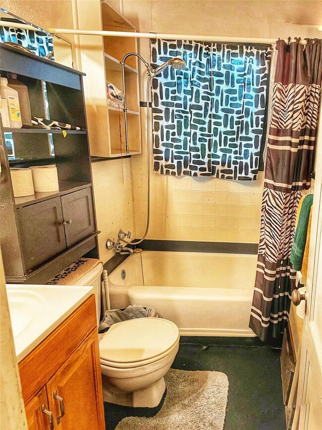 1006 Gladney St, Gainesville, TX 76240 - photo 6