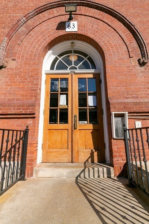 63 Illinois St unit 204, Worcester, MA 01610 - photo 3