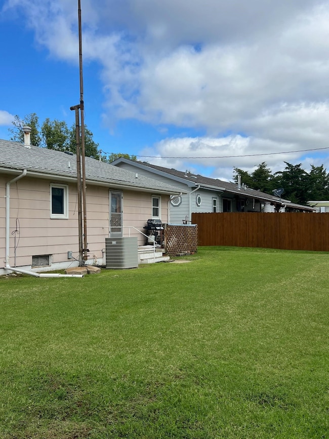 210 Benton St, Jetmore, KS 67854 - photo 4