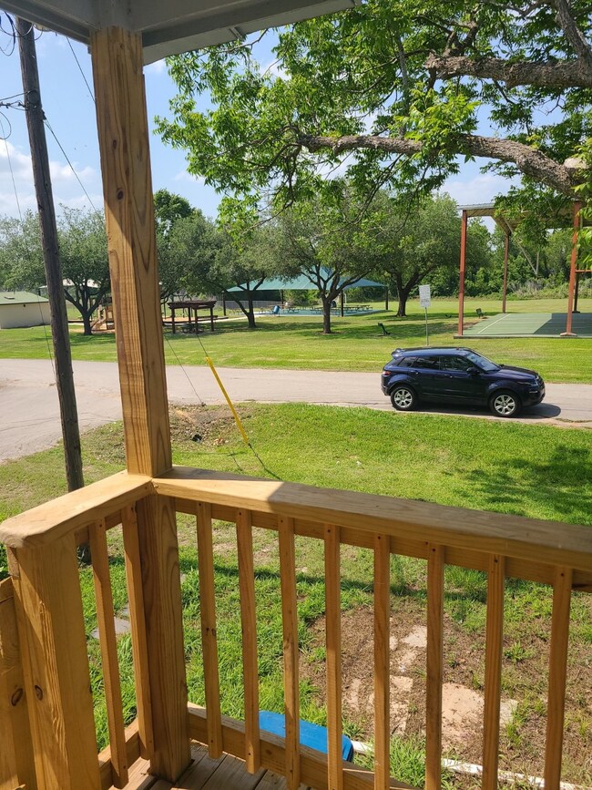 201 4th St, Rosenberg, TX 77471 - photo 3