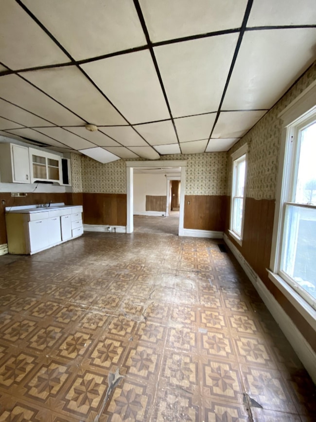 409 S Eagle St, Marshall, MI 49068 - photo 7