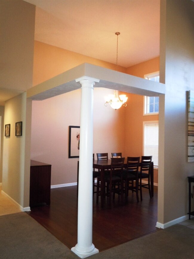Pretty flooring, pillar with plant ledge