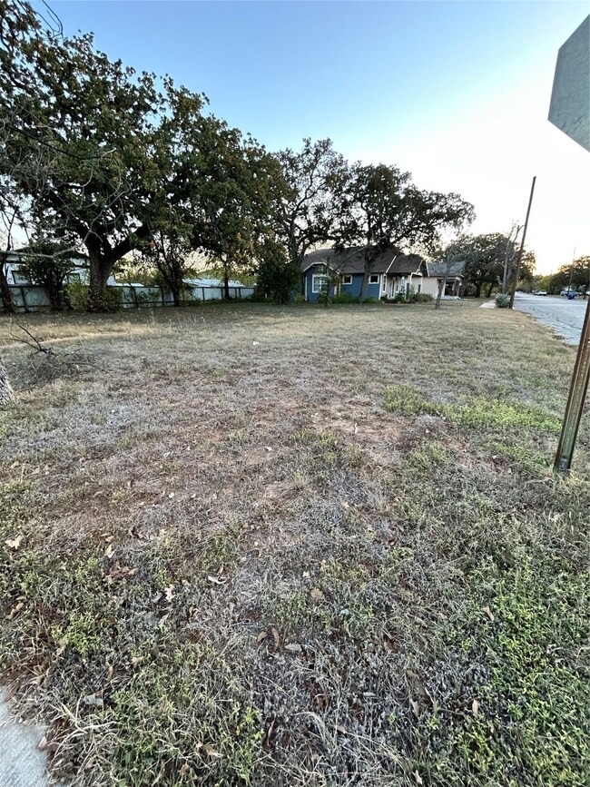 1101 3rd St, Brownwood, TX 76801 - photo 4