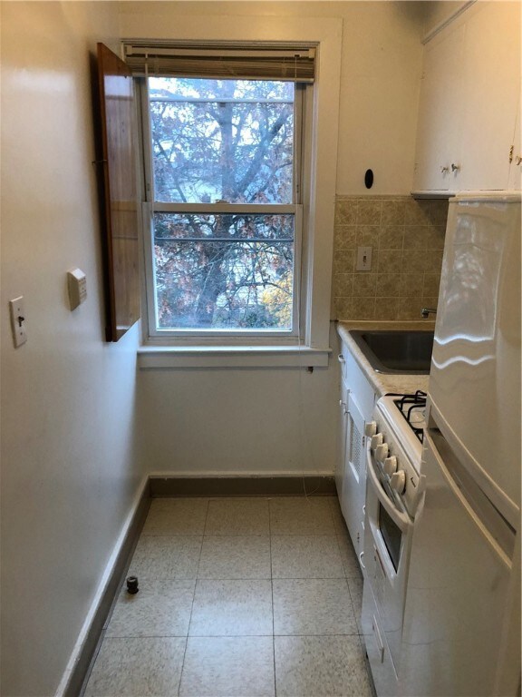 198 Armington St unit 12, Cranston, RI 02905 - photo 5