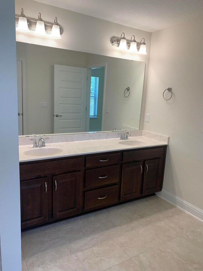 PRVI Dual Vanity MBath