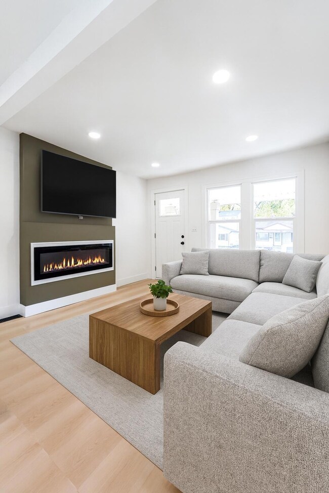 7043 Toepfer Rd, Warren, MI 48091 - photo 5