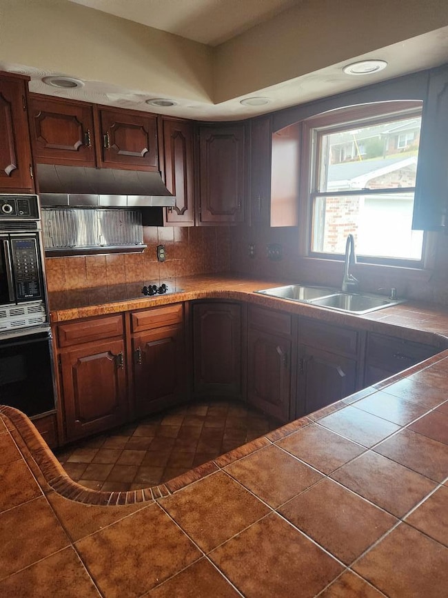 12063 Governor George C Peery Hwy, Pounding Mill, VA 24637 - photo 5