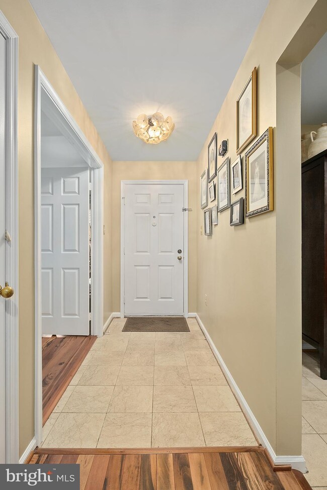 5806 Linden Square Ct, Rockville, MD 20852 - photo 3