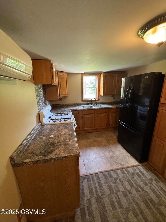 315 W 2nd St, Nescopeck, PA 18635 - photo 7