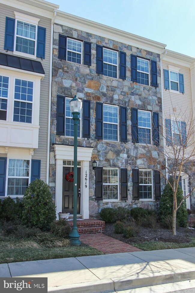 12619 Horseshoe Bend Cir, Clarksburg, MD 20871 - photo 2