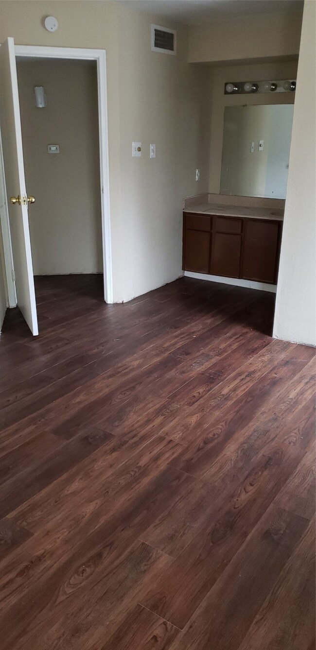 7200 T C Jester Blvd unit 3204, Houston, TX 77088 - photo 5