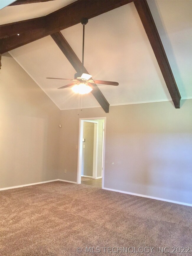 Family with Vaulted Celling, Beams, light and Brig