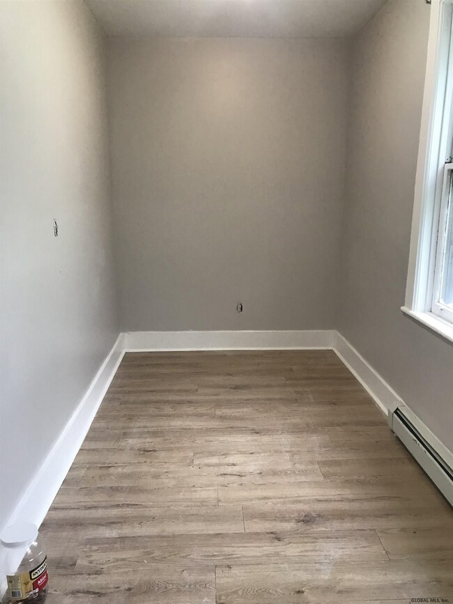 140 Hawk St S, Albany, NY 12202 - photo 4