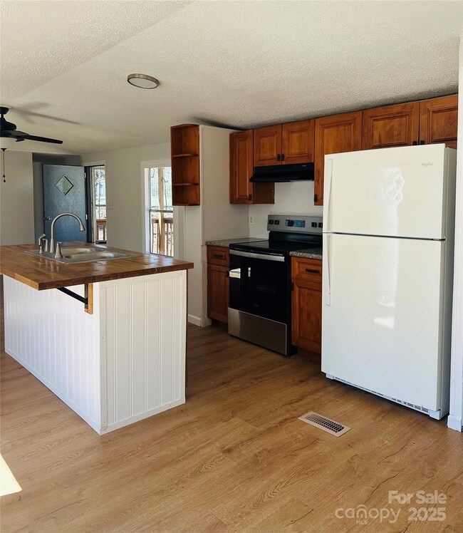 1151 Bowling Green Dr, Clover, SC 29710 - photo 4