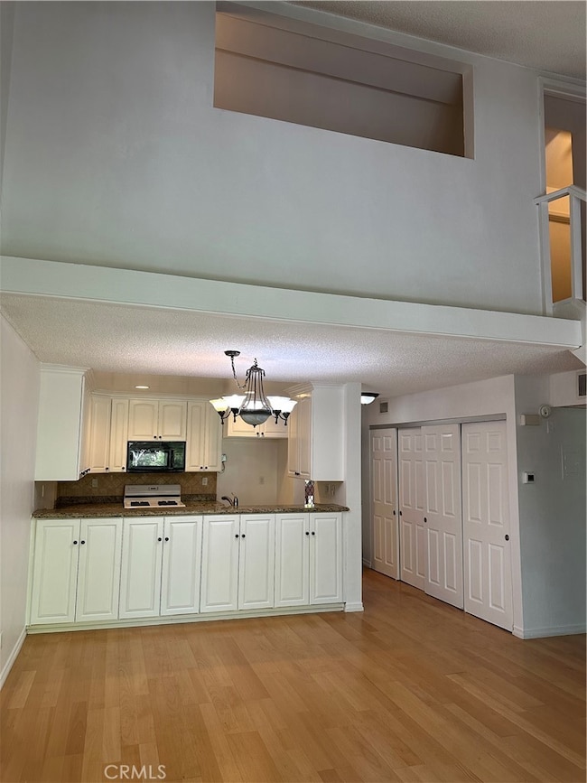 7101 Farralone Ave unit 135, Canoga Park, CA 91303 - photo 5