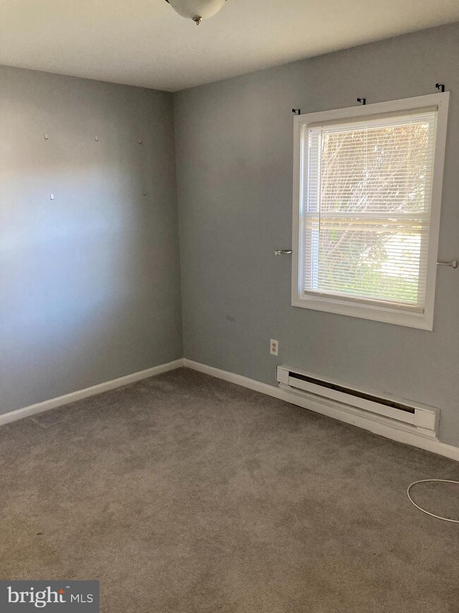 21 Apricot Ln, Levittown, PA 19055 - photo 3