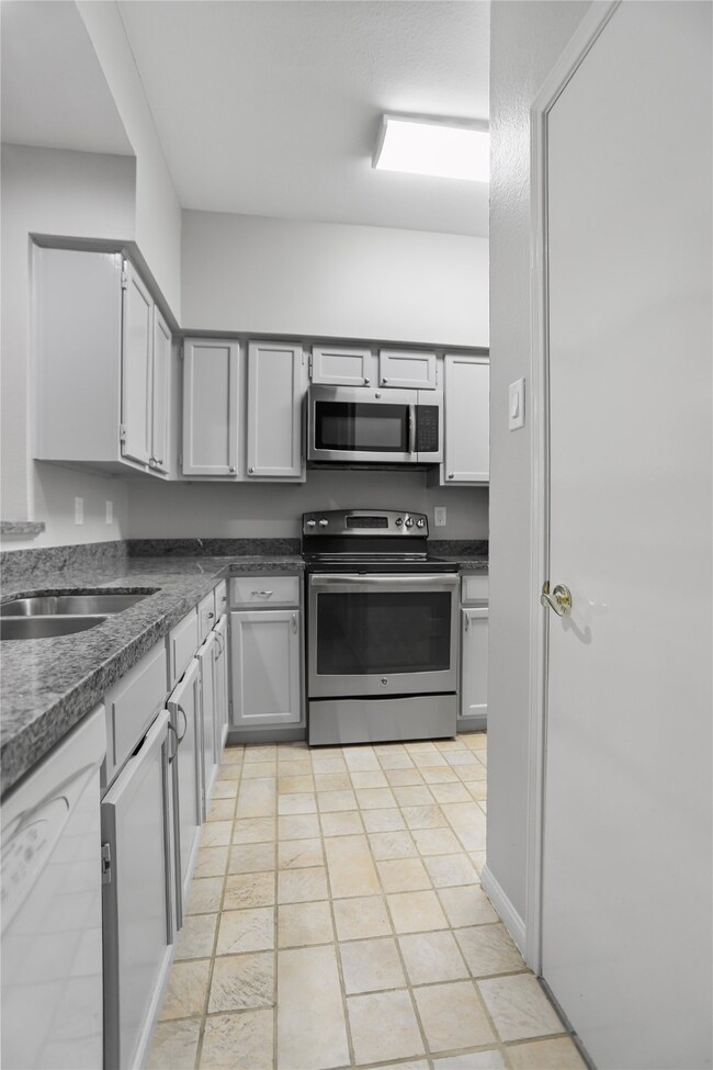 3800 Tanglewilde St unit 607, Houston, TX 77063 - photo 5