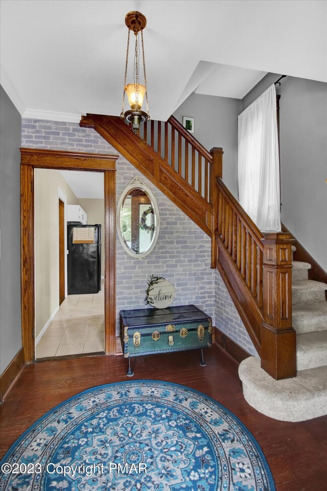 511 Brown St, Stroudsburg, PA 18360 - photo 4