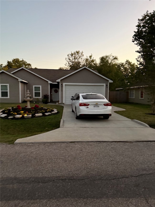 404 Elaine St, La Marque, TX 77568 - photo 2