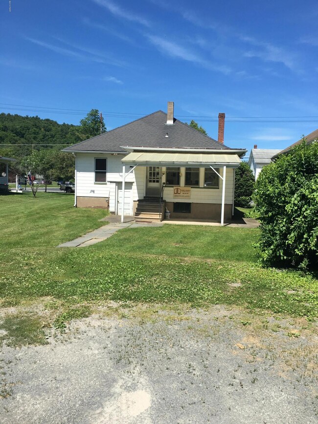 402 W Harford St, Milford, PA 18337 - photo 2