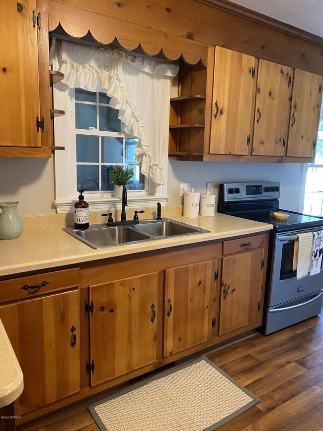 389 Cooper St, Winterville, NC 28590 - photo 4