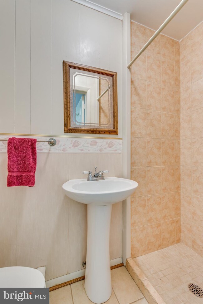 895 Summit Point Rd, Summit Point, WV 25446 - photo 7