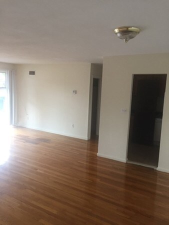 220 Central St unit 5, Stoneham, MA 02180 - photo 2