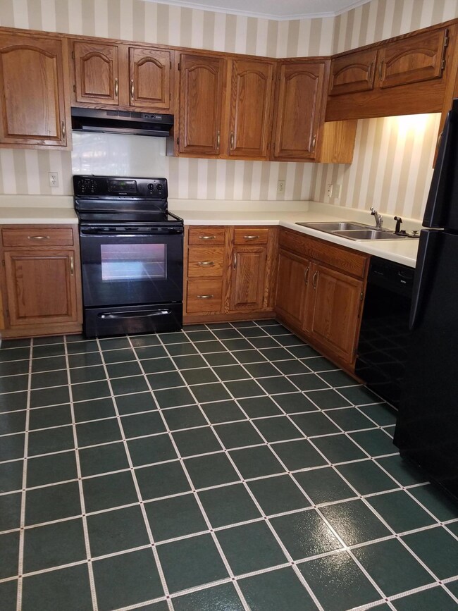 12 Pinehurst Manor Dr unit D, Pinehurst, NC 28374 - photo 4